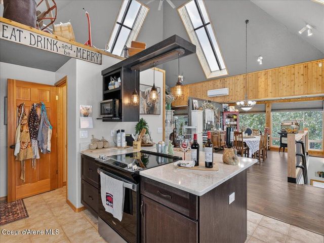 483 Paradise LN, Pinehurst, ID 83850