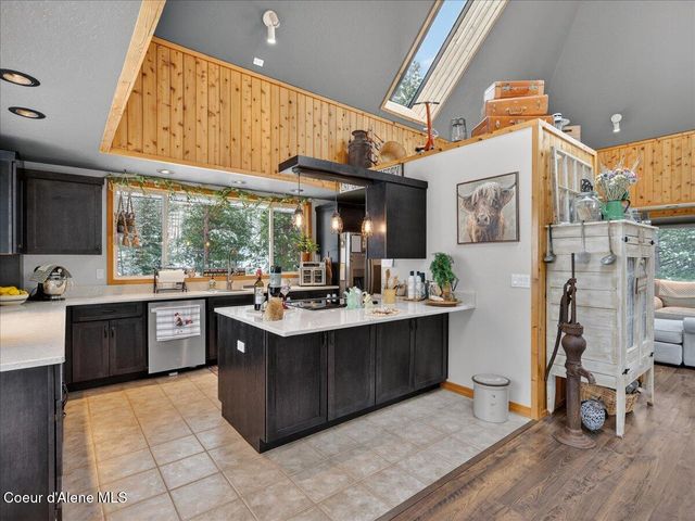 483 Paradise LN, Pinehurst, ID 83850