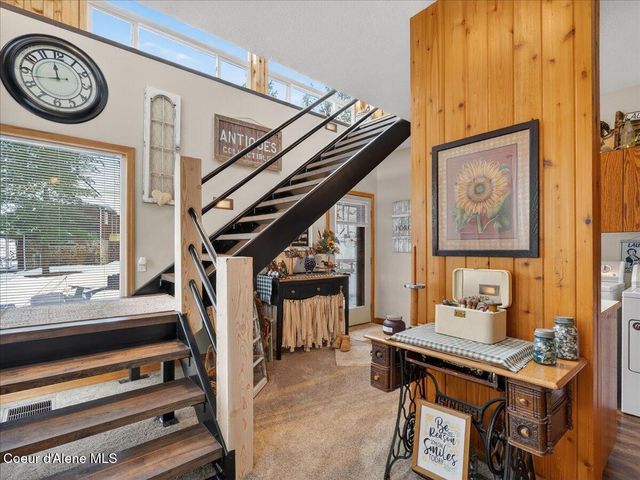 483 Paradise LN, Pinehurst, ID 83850