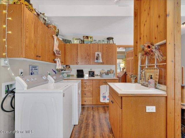 483 Paradise LN, Pinehurst, ID 83850