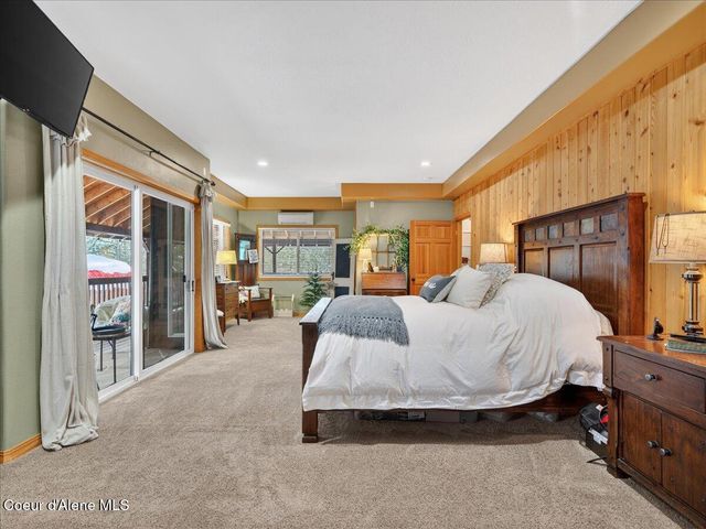 483 Paradise LN, Pinehurst, ID 83850