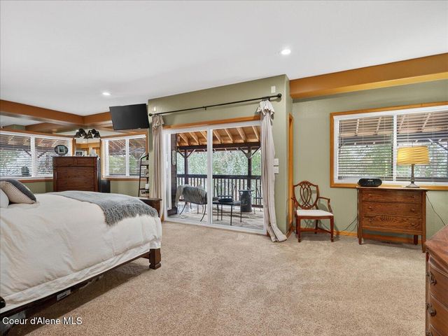 483 Paradise LN, Pinehurst, ID 83850