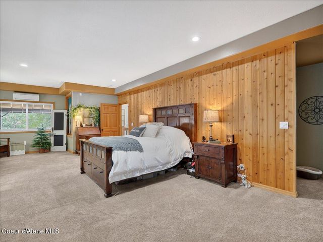 483 Paradise LN, Pinehurst, ID 83850