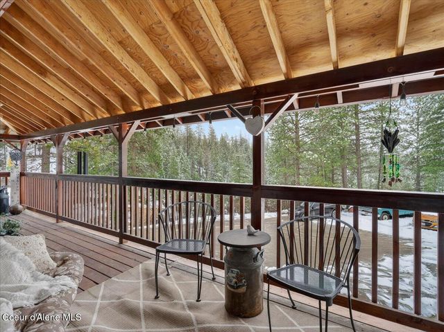 483 Paradise LN, Pinehurst, ID 83850