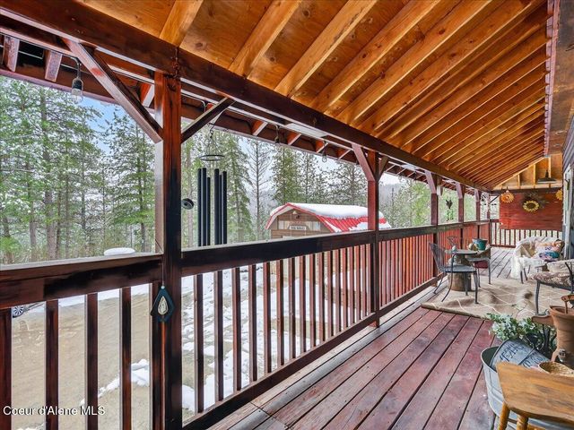 483 Paradise LN, Pinehurst, ID 83850