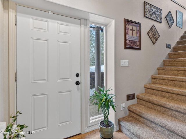 483 Paradise LN, Pinehurst, ID 83850