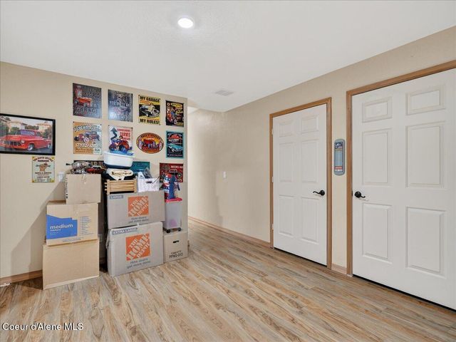 483 Paradise LN, Pinehurst, ID 83850