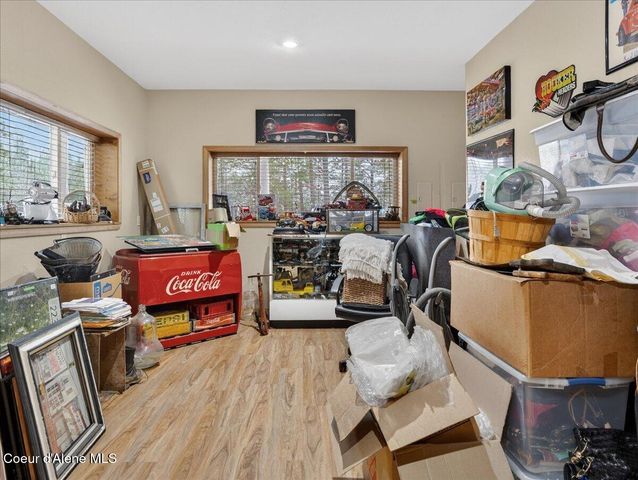 483 Paradise LN, Pinehurst, ID 83850