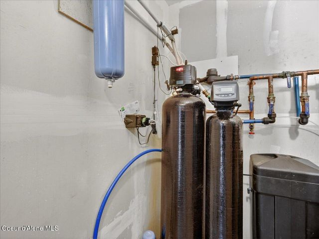 483 Paradise LN, Pinehurst, ID 83850