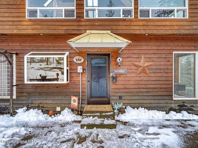 483 Paradise LN, Pinehurst, ID 83850