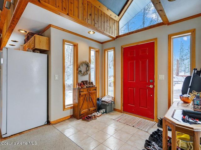 483 Paradise LN, Pinehurst, ID 83850