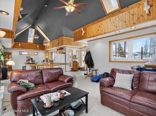 483 Paradise LN, Pinehurst, ID 83850