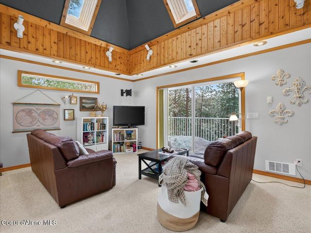 483 Paradise LN, Pinehurst, ID 83850