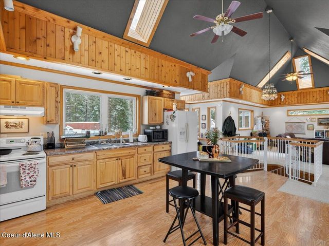 483 Paradise LN, Pinehurst, ID 83850