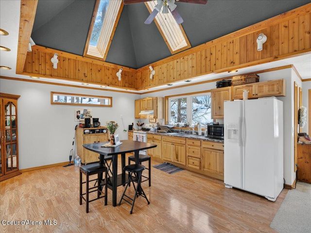 483 Paradise LN, Pinehurst, ID 83850