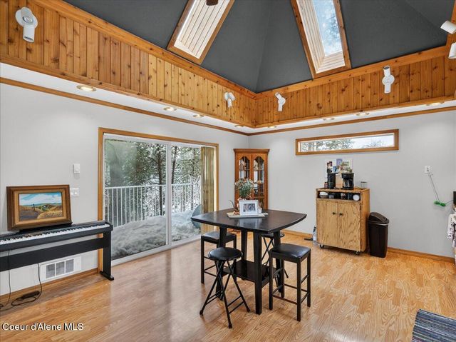 483 Paradise LN, Pinehurst, ID 83850