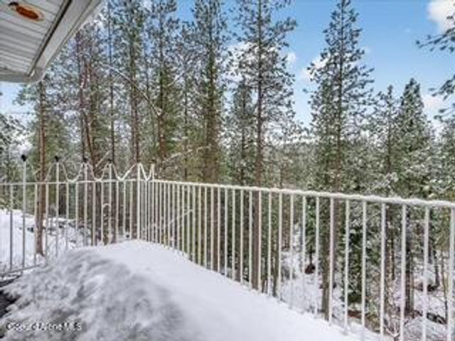 483 Paradise LN, Pinehurst, ID 83850