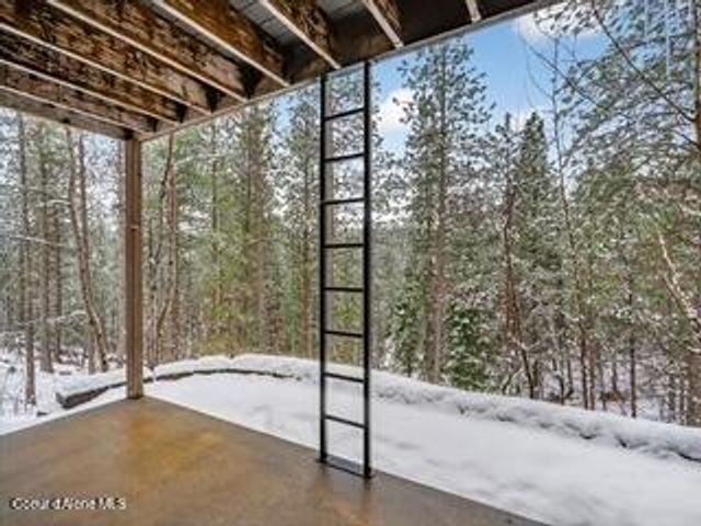 483 Paradise LN, Pinehurst, ID 83850