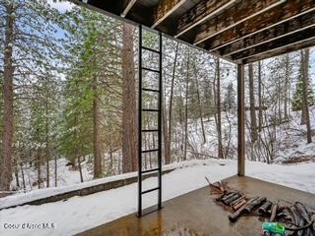 483 Paradise LN, Pinehurst, ID 83850