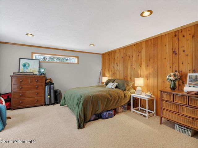 483 Paradise LN, Pinehurst, ID 83850