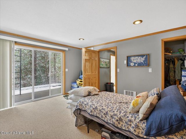 483 Paradise LN, Pinehurst, ID 83850