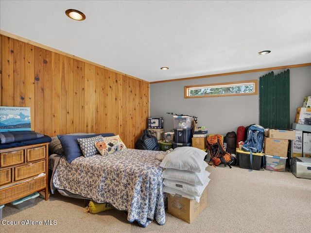 483 Paradise LN, Pinehurst, ID 83850