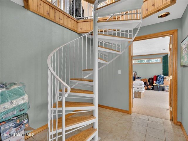 483 Paradise LN, Pinehurst, ID 83850