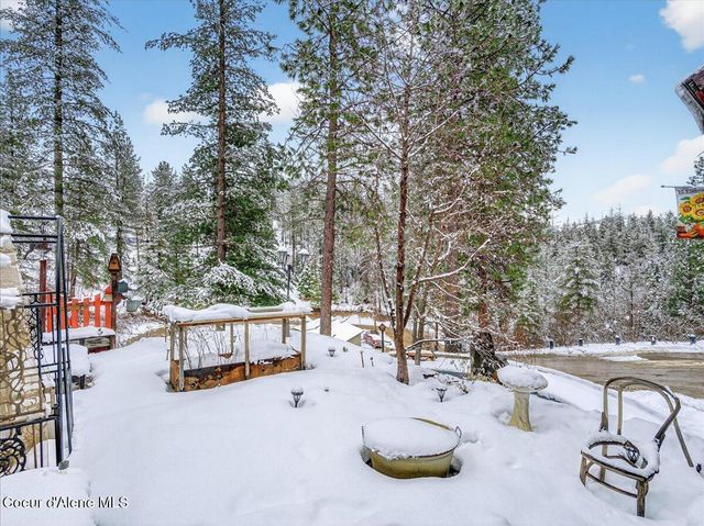 483 Paradise LN, Pinehurst, ID 83850