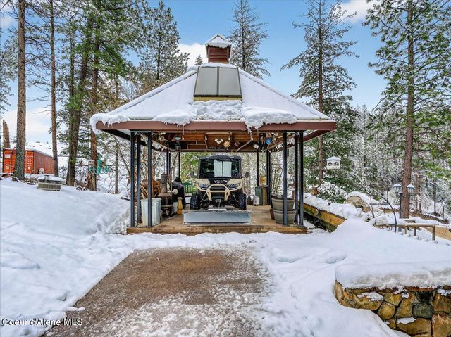 483 Paradise LN, Pinehurst, ID 83850