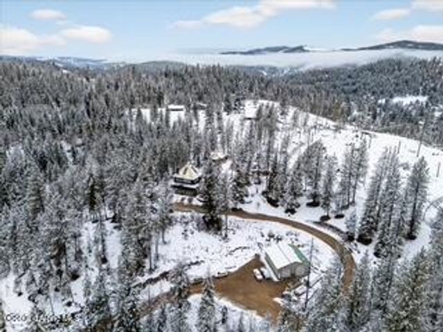 483 Paradise LN, Pinehurst, ID 83850