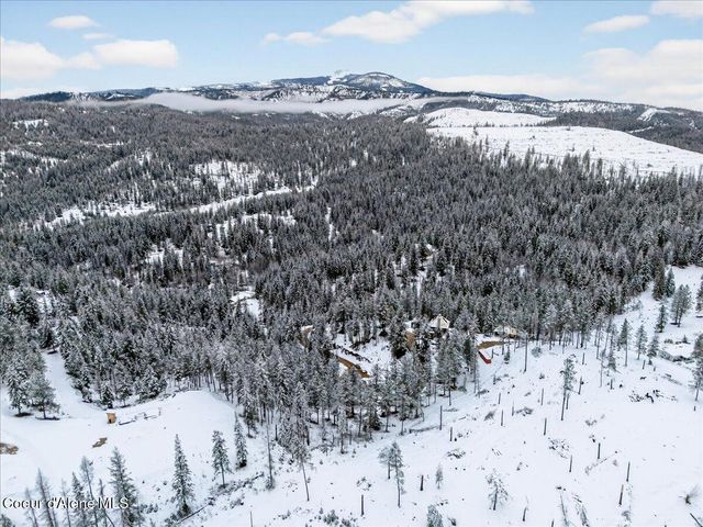 483 Paradise LN, Pinehurst, ID 83850