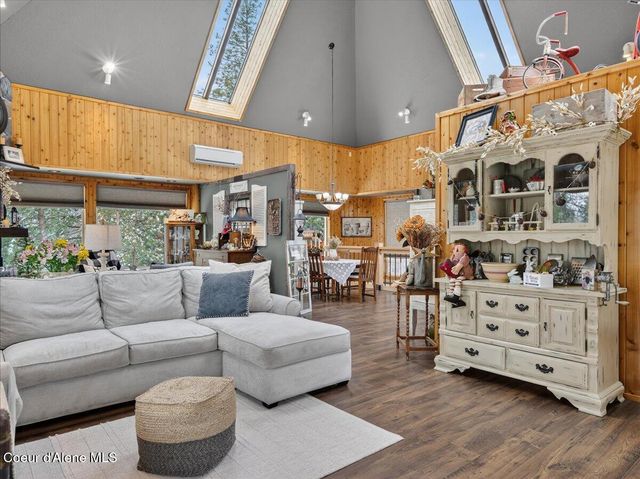 483 Paradise LN, Pinehurst, ID 83850