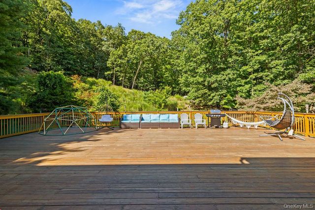 15 Parkside Court, Pomona, NY 10970