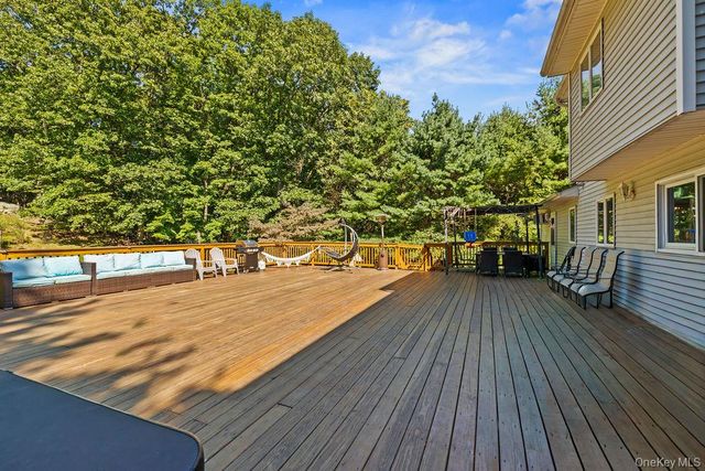 15 Parkside Court, Pomona, NY 10970