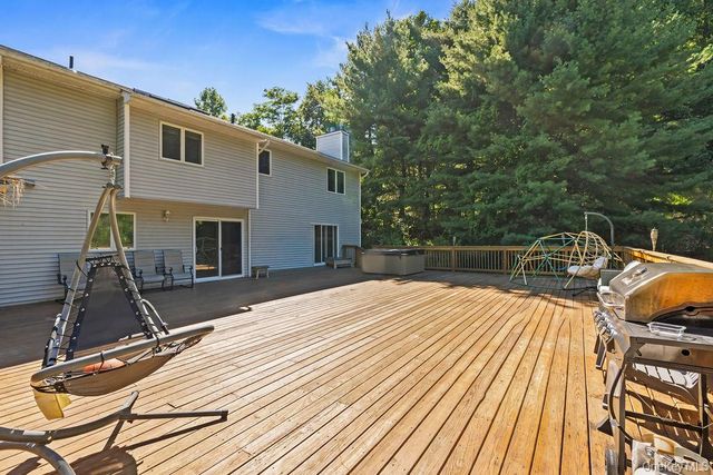 15 Parkside Court, Pomona, NY 10970