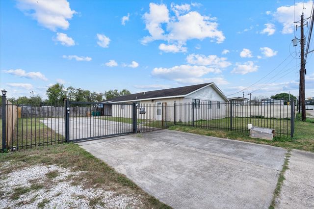 2910 San Augustine Avenue, Pasadena, TX 77503