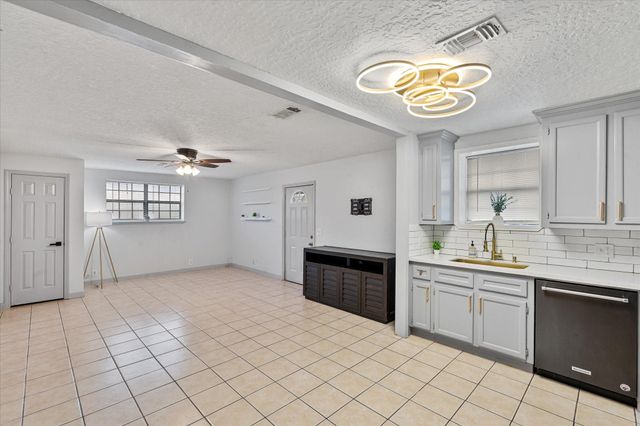 2910 San Augustine Avenue, Pasadena, TX 77503