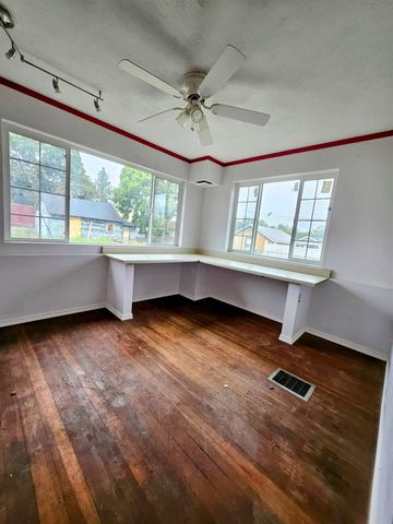 1221 E Indiana Ave, Spokane, WA 99207