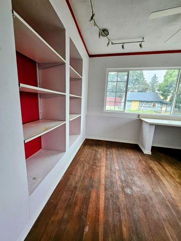 1221 E Indiana Ave, Spokane, WA 99207