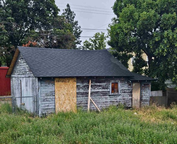 1221 E Indiana Ave, Spokane, WA 99207