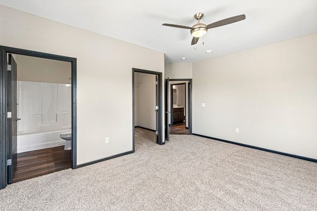 2877 Spring Rose Circle 211, Coralville, IA 52241