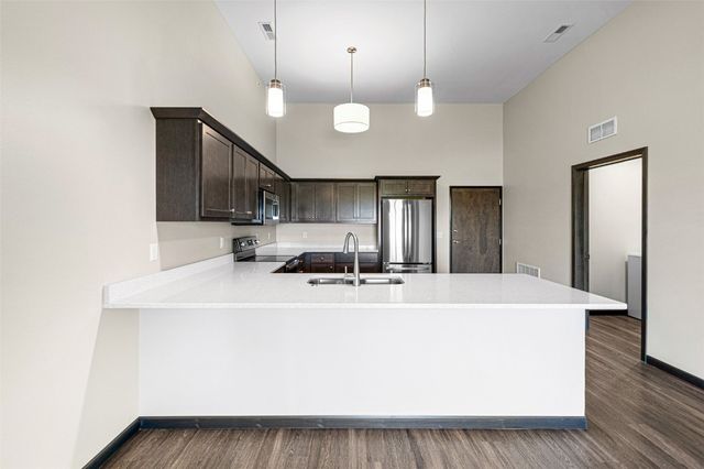 2877 Spring Rose Circle 211, Coralville, IA 52241