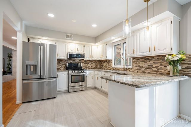 609 Old Stage Road, Spotswood, NJ 08884