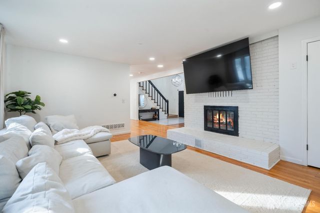 609 Old Stage Road, Spotswood, NJ 08884