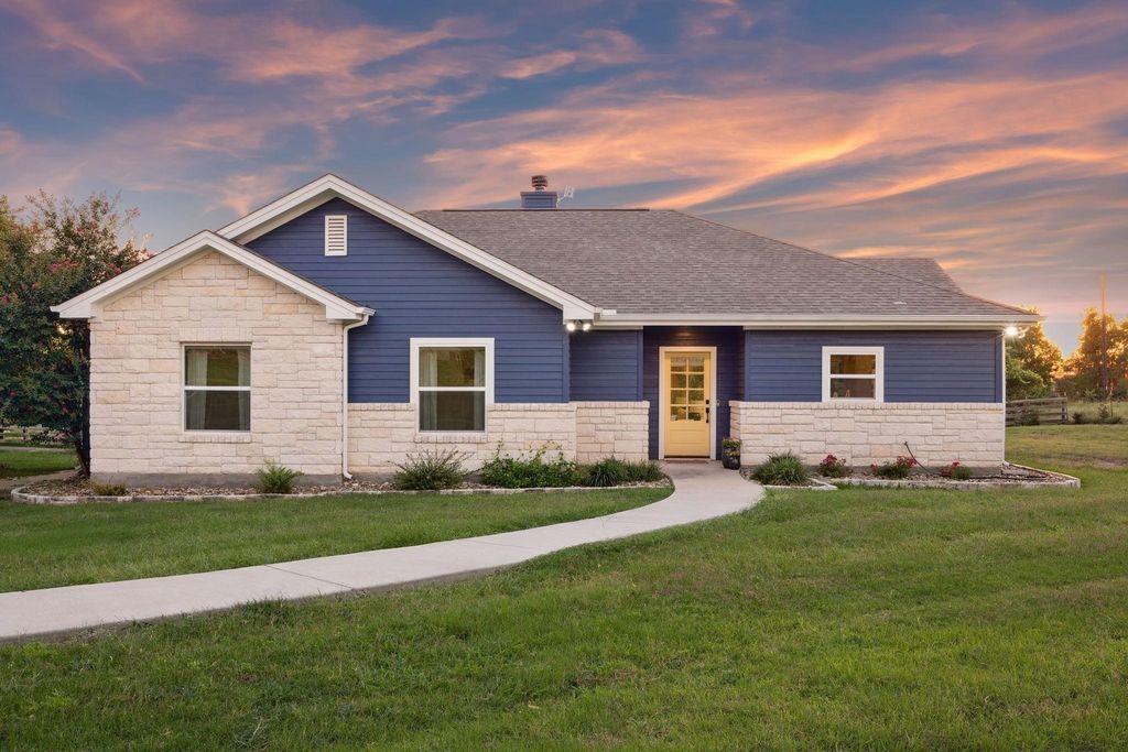 1375 County Road 156, Granger, TX 76530