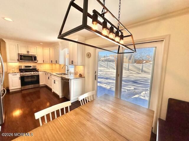 8 Willow Court, Parlin, NJ 08859