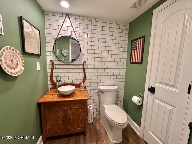 8 Willow Court, Parlin, NJ 08859