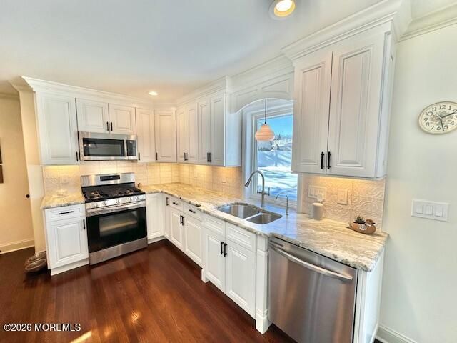 8 Willow Court, Parlin, NJ 08859