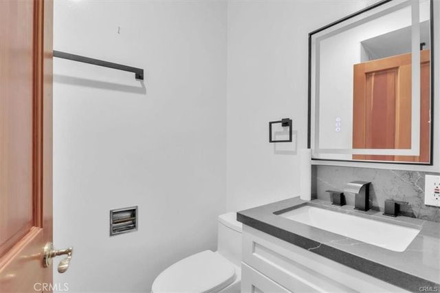 9466 Hidden Valley Place, Beverly Hills, CA 90210