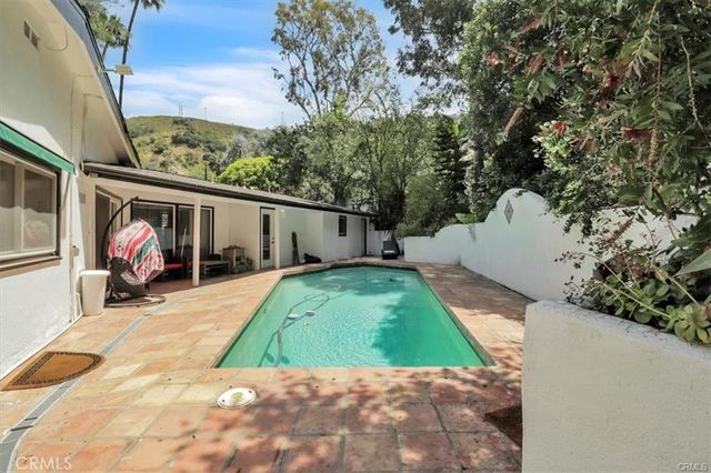 9466 Hidden Valley Place, Beverly Hills, CA 90210